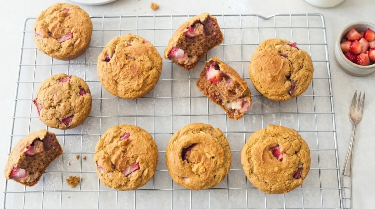 Rhubarb Strawberry Muffins